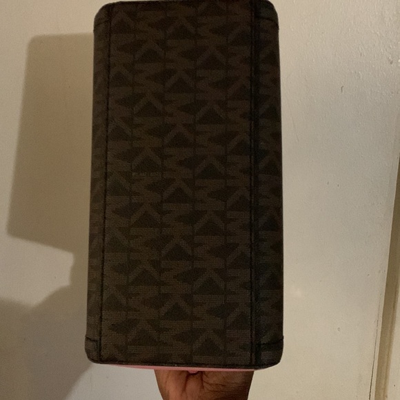 Michael Kors logo purse - Picture 12 of 13